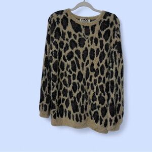 Envy Fuzzy Beige Sweater Animal Print Animal Print size Small